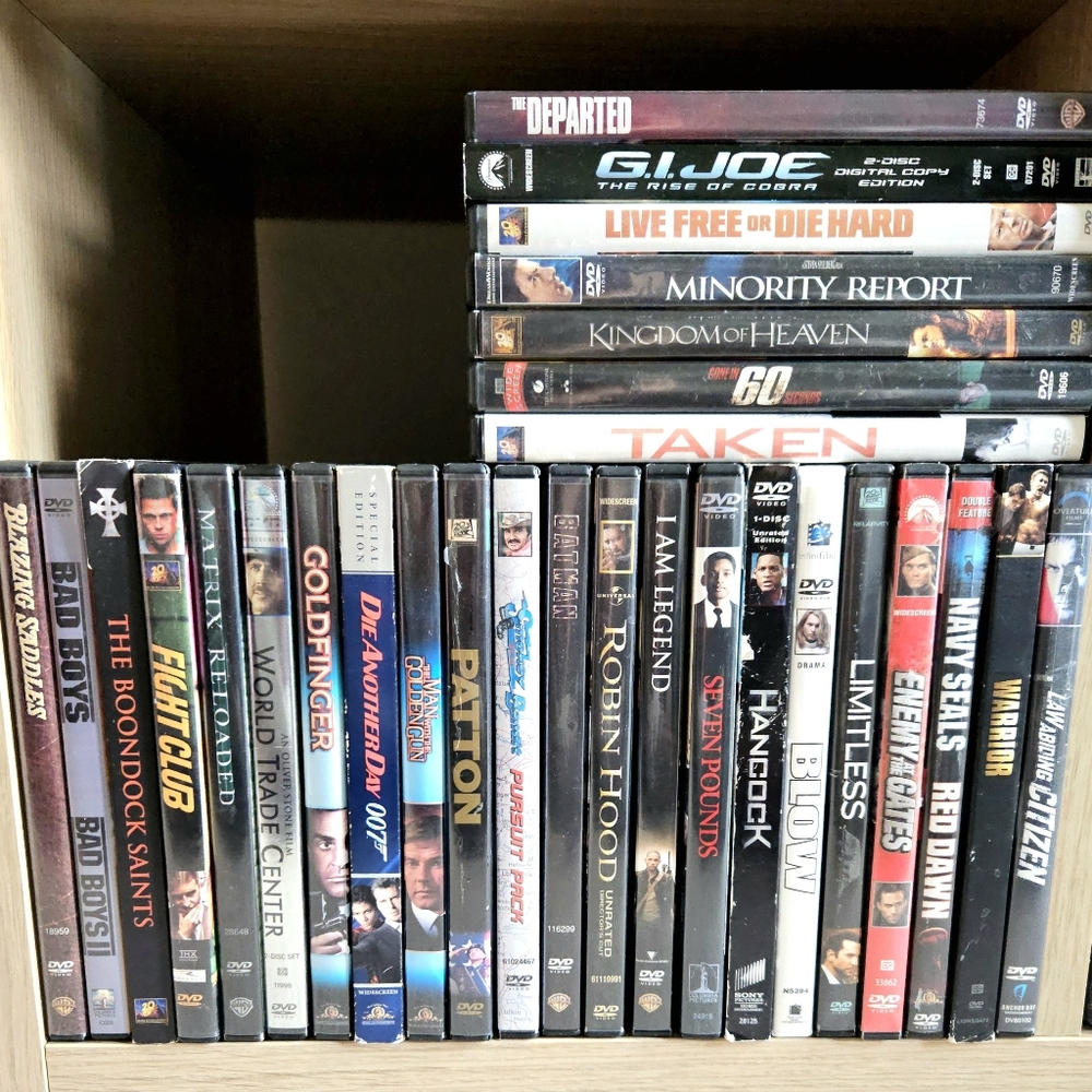 Collection LOT of DVD 29 Movies: Action, Drama, Thrillers James Bond, Batman